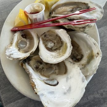 J’s Oyster - Oysters - Seafood Near Me - Portland, Maine J’s Oyster - Oysters - Seafood Near Me - Portland, Maine