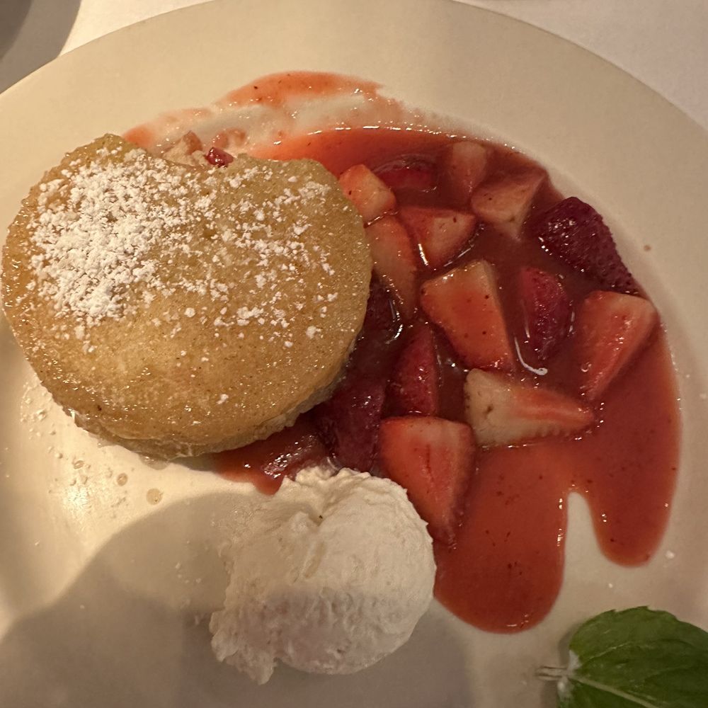 Maggiano's Little Italy - Gigi's Butter Cake - Italian Near Me - Austin, Texas Maggiano's Little Italy - Gigi's Butter Cake - Italian Near Me - Austin, Texas