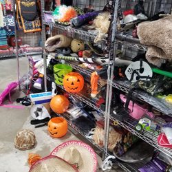 Goodwill Industries of Northern Illinois - Goodwill McHenry filthy mess!