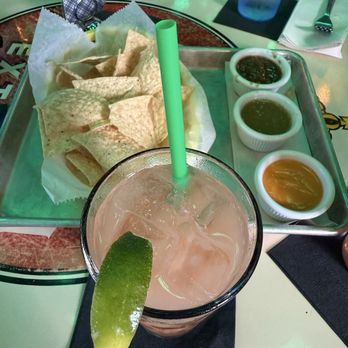 De Nada Cantina - Guava agua fresca and chips with three salsas - Mexican Near Me - Austin, Texas De Nada Cantina - Guava agua fresca and chips with three salsas - Mexican Near Me - Austin, Texas