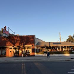 COMO's Restaurant - Outside the middle of October in Michigan!!!!