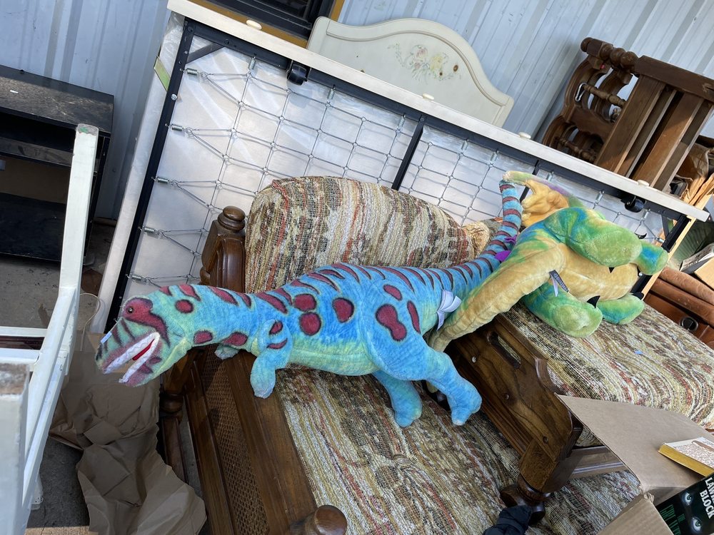 HOLDING HANDS RESALE SHOP Updated May 2024 1433 N Lamar, Oxford