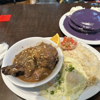 Ludi's Restaurant & Lounge - Oxtail Silog - American Near Me - Seattle, Washington Ludi's Restaurant & Lounge - Oxtail Silog - American Near Me - Seattle, Washington