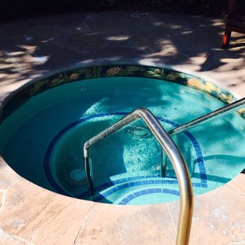 Emerald Iguana Inn - The hot tub - Hotels Near Me - Ojai, California