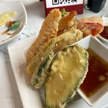 Momiji SLU - Tempura set - Sushi Bars Near Me - Seattle, Washington