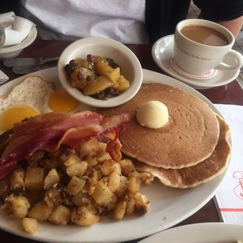 Junior's Restaurant - Bakeries Near Me - Brooklyn, New York Junior's Restaurant - Bakeries Near Me - Brooklyn, New York