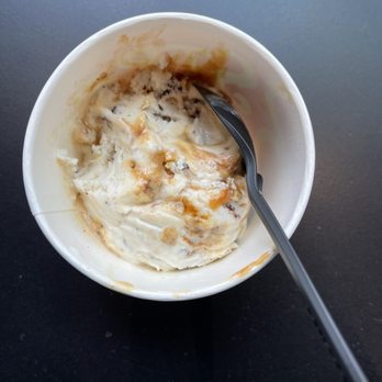 Salt & Straw - Frans Almond Bar - Ice Cream & Frozen Yogurt Near Me - Seattle, Washington Salt & Straw - Frans Almond Bar - Ice Cream & Frozen Yogurt Near Me - Seattle, Washington
