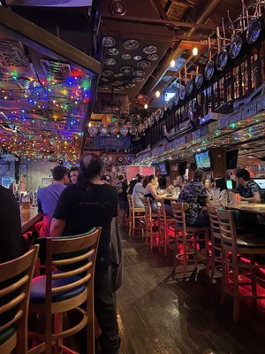 Barney's Beanery by null
