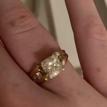Vera Jewelry - Elevated wedding ring - Jewelry Near Me - Miami, Florida Vera Jewelry - Elevated wedding ring - Jewelry Near Me - Miami, Florida
