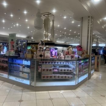 Macy's - The Giorgio Armani counter - Department Stores Near Me - Bloomington, Minnesota