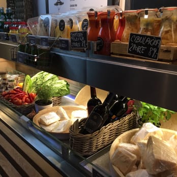 Pasta Krusta - Fresh (uncooked) pasta, jarred sauces, and fresh cheese to take home - Italian Near Me - Prague, Puerto Rico