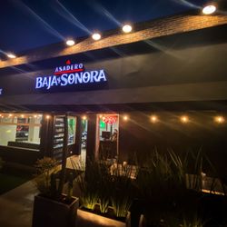 Fachada Exterior con terraza y area de pet friendly