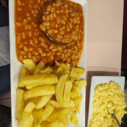 University Cafe - Pie, beans & chips Kids' Mac n cheese