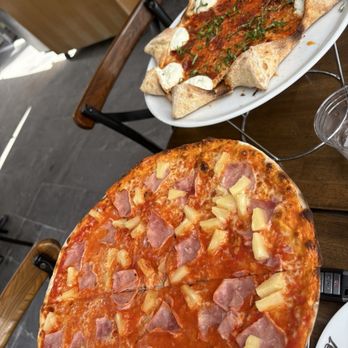Mister O1 Extraordinary Pizza - Hawaiin and star Luca - Pizza Near Me - Doral, Florida