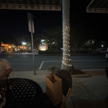Veronica Fish and Oyster - Outside seating Friday night - Seafood Near Me - Sarasota, Florida Veronica Fish and Oyster - Outside seating Friday night - Seafood Near Me - Sarasota, Florida