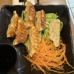 Token Ramen - gyoza
