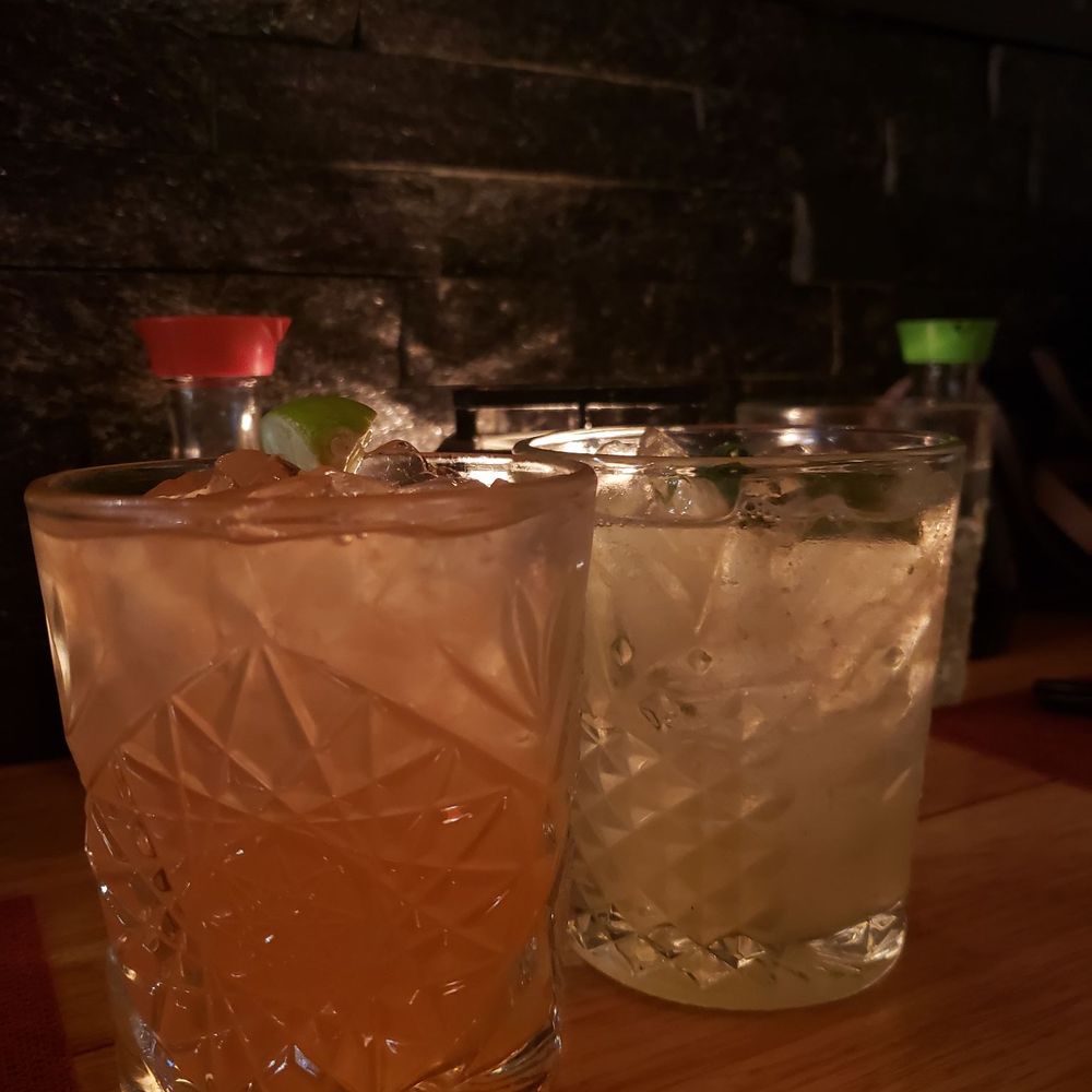 Matsuzaka mule (left) Cucumber sakejito(right)