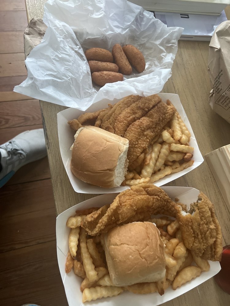 LIBERTY SEAFOOD Updated July 2024 13 Photos 602 W Liberty St