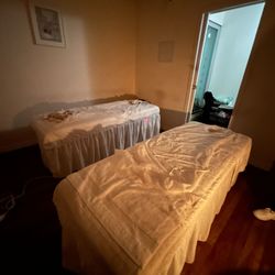 New Four Seasons Spa - No blankets whatsoever.