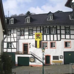 Ahrquelle - Haus gegenüber der Quelle