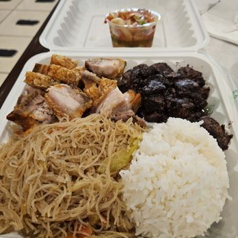 Pampanga Kitchen Waipahu - Lechon and dinuguan mix plate with half and half - Filipino Near Me - Waipahu, Hawaii Pampanga Kitchen Waipahu - Lechon and dinuguan mix plate with half and half - Filipino Near Me - Waipahu, Hawaii