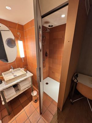 MOB HOTEL Paris les Puces by null MOB HOTEL Paris les Puces by null