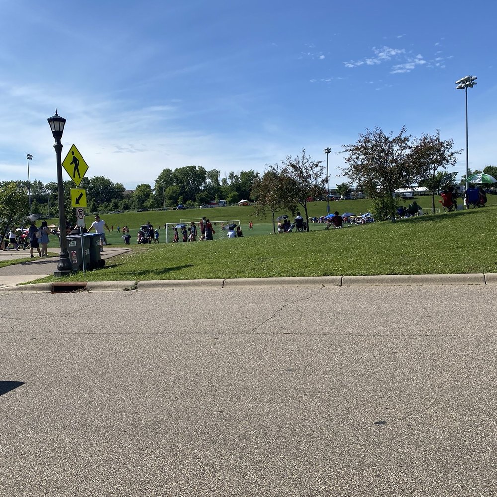 L.O.L. Surprise! OMG Movie Magic Starlette Fashion Doll con 25 Sorpresas  Incluyendo 2 Outfits, Gafas 3D, Accesorios, Playset Reutilizable – Regalo  para Niños, Juguetes para Niñas y Niños de 4 a 7+ Años, image size:1000x1000