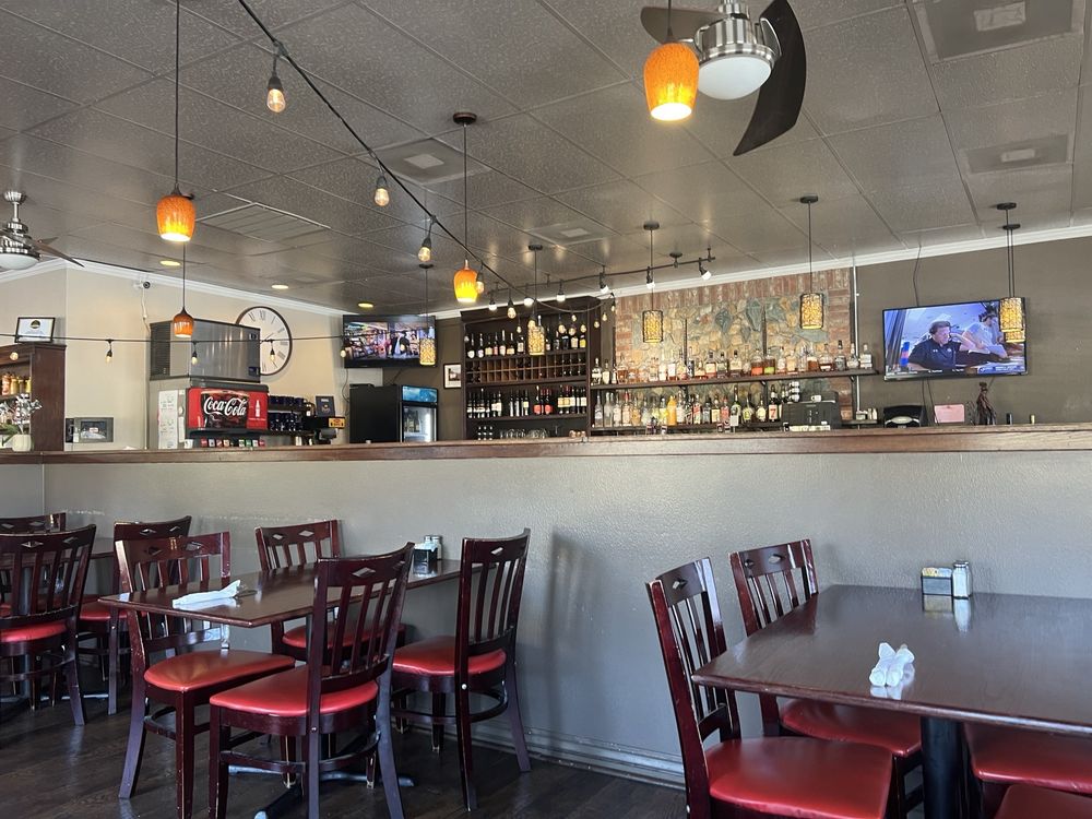 Highway House Restaurant & Bar