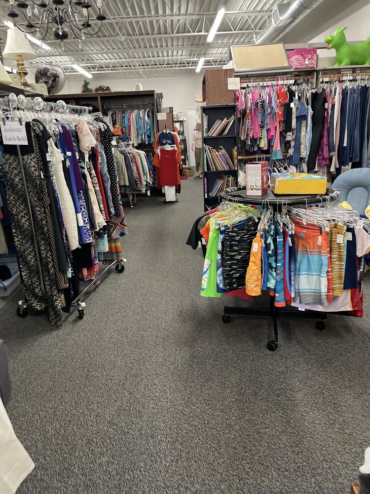 THE MARKET AT PEARL THRIFT SHOP Updated May 2024 1020 S Rockford