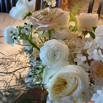 Anthera Floral - Gorgeous wedding bouquet - Floral Designers Near Me