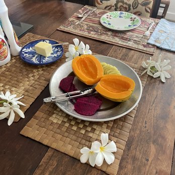 Diamond Head Bed and Breakfast - A day of morning fruit - Bed & Breakfast Near Me - Honolulu, Hawaii