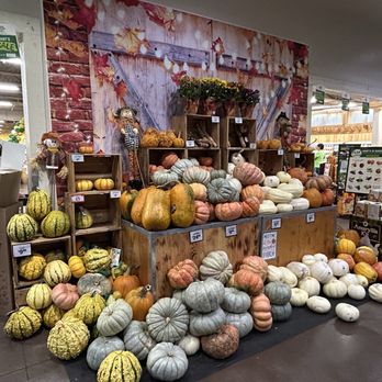 Sprouts Farmers Market - 10/18/25 It's all about FALL Vibes here pumpkin - Grocery Near Me - Alhambra, California