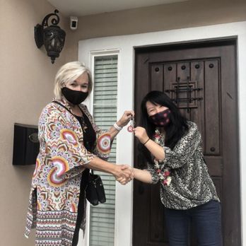 Jeanne Frace - Redfin - Key day! Jeanne got all of us leis! So thoughful! - Real Estate Agents Near Me - Honolulu, Hawaii Jeanne Frace - Redfin - Key day! Jeanne got all of us leis! So thoughful! - Real Estate Agents Near Me - Honolulu, Hawaii