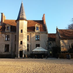 CHÂTEAU LE SALLAY - Le château sous le soleil d'hiver