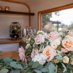 Willow Garden Floral - Vendor credit: Jilly's Tarts, The Art of Grazing, and Luzye Photography