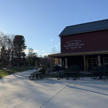 Sugarloaf Mountain Vineyard - Outside seating - Wineries Near Me - Dickerson, Maryland Sugarloaf Mountain Vineyard - Outside seating - Wineries Near Me - Dickerson, Maryland