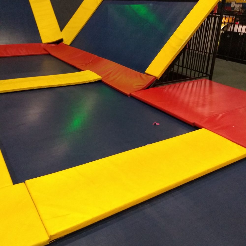 Sky High Sports Niles - Is there anyone who cleans up? - Recreation Centers Near Me - Niles, Illinois Sky High Sports Niles - Is there anyone who cleans up? - Recreation Centers Near Me - Niles, Illinois