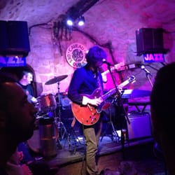 Le Caveau des Oubliettes - French blues band in the cavern