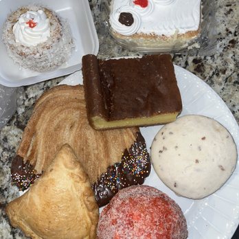 Nenas Bakery - Bakeries Near Me - Gallatin, Tennessee Nenas Bakery - Bakeries Near Me - Gallatin, Tennessee
