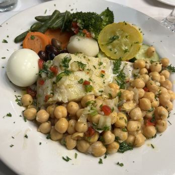 Cantinho Bar & Grill - Dive Bars Near Me - Pawtucket, Rhode Island