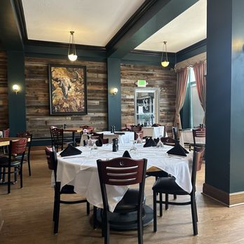 The Yellowstone Restaurant - Dining room. - Lounges Near Me - Pocatello, Idaho The Yellowstone Restaurant - Dining room. - Lounges Near Me - Pocatello, Idaho