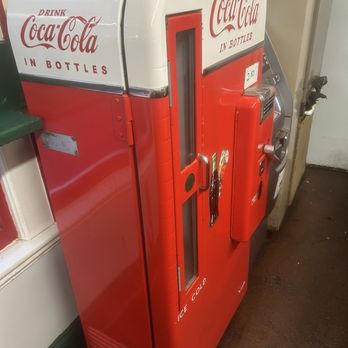Texas Tavern - Drink cooler - Burgers Near Me - Roanoke, Virginia Texas Tavern - Drink cooler - Burgers Near Me - Roanoke, Virginia