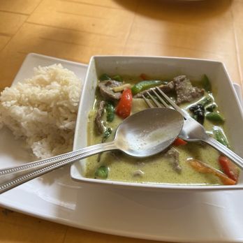 Dancing Spoons - Beff Green Curry with rice halfway thru the meal. Flavorful & veggies cooked perfectly--good amount of food - Thai Near Me - San Gabriel, California