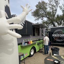 Munchies Food Truck - Outside the food truck