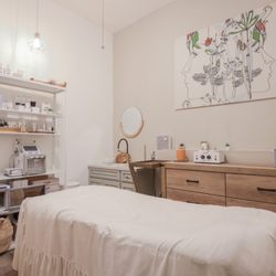 Evergreen Beauty And Wellness Collaborative - Esthetician Room