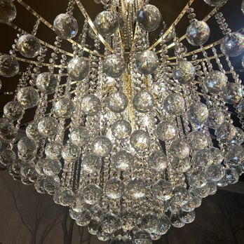 Le Moyne's Chophouse - Beautiful chandelier - Steakhouses Near Me - Mobile, Alabama