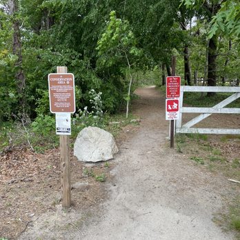 Indian Lands Conservation Area - Entrance from secondary parking lot - Hiking Near Me - South Dennis, Massachusetts Indian Lands Conservation Area - Entrance from secondary parking lot - Hiking Near Me - South Dennis, Massachusetts