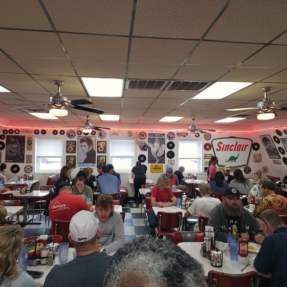 Charlie Parkers - Nice ambience - Diners Near Me - Springfield, Illinois