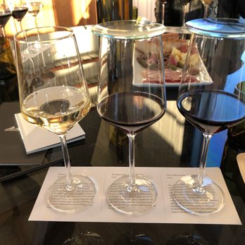 Lost Mountain Vineyards - Dom, Rendezvous, and Lost Mountain - Wineries Near Me - Delaplane, Virginia