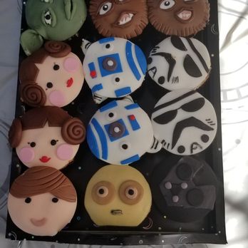 Berrylicious Cakes - Star wars cupcakes and cake pops! They were really good!! - Custom Cakes Near Me Berrylicious Cakes - Star wars cupcakes and cake pops! They were really good!! - Custom Cakes Near Me
